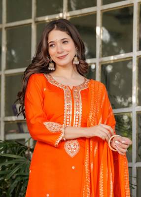 Orange chanderi embroidered kurta with pant and dupatta 2