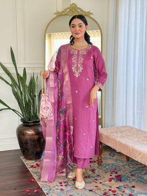 Onion pink chanderi embroidered kurta with pant and dupatta 3