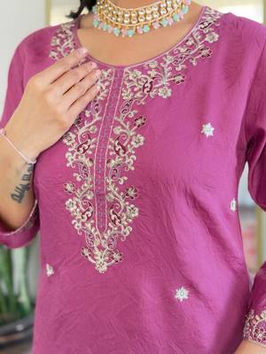 Onion pink chanderi embroidered kurta with pant and dupatta 5
