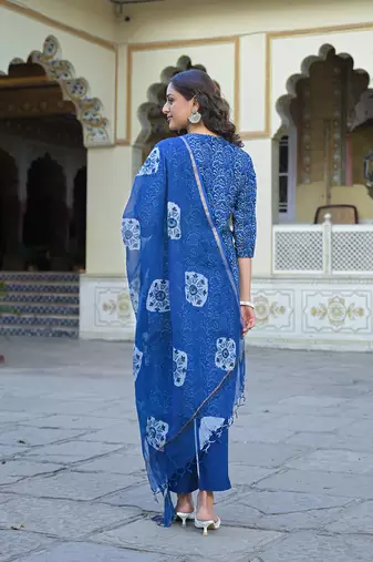 Divena blue floral printed straight kurta pant set