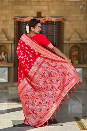 Soft Silk Blend saree with zari weaving meenakari design