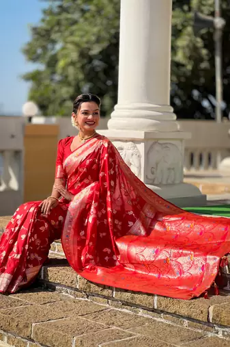 Soft Silk Blend saree with zari weaving meenakari design