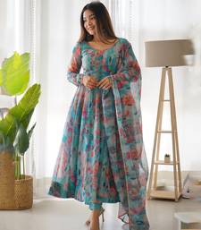 Tabby Organza Silk Fabric Fully Flair Kali Pattern And Canvas Patta Anarkali Kurti With Waist Belt, Duppta And Pent Set