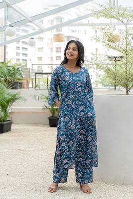 Sweetheart neck with flared v sleeve printed cotton kurta set 1