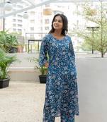 Sweetheart neck with flared v sleeve printed cotton kurta set