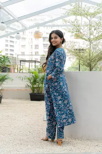 Sweetheart neck with flared v sleeve printed cotton kurta set
