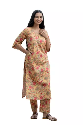 Sweet heart neck with curved sleeve kurta set