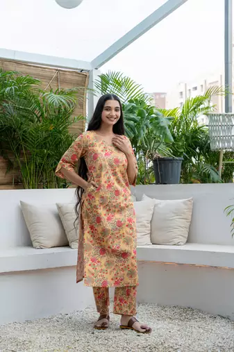 Sweet heart neck with curved sleeve kurta set
