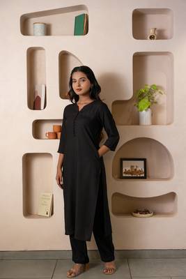 Black notched neck  kurta set 1