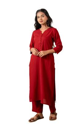 Maroon notched neck kurta set 2