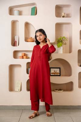 Maroon notched neck kurta set 3