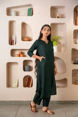 Green notched neck kurta set 1