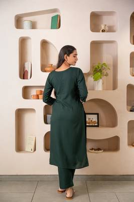 Green notched neck kurta set 3