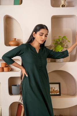 Green notched neck kurta set 4