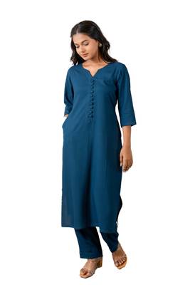 Sapphire notched neck with regular sleeve kurta set 2