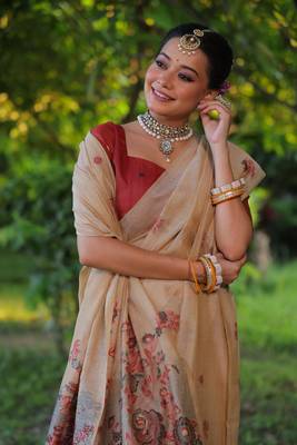 Beige woven muga cotton saree with blouse piece 3