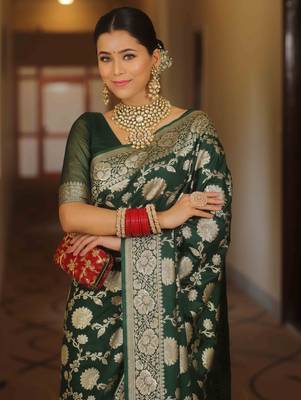 Green woven silk blend kanjivaram saree with blouse 1
