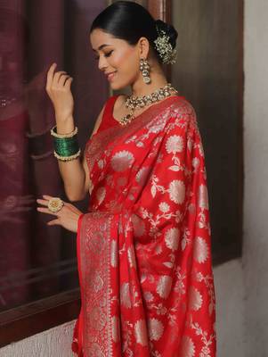 Red woven silk blend kanjivaram saree with blouse 4