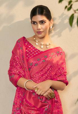 magenta poly viscose georgette geometric pattern banarasi saree 2