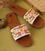 Women embellished embroidered canvas flip-flop flats