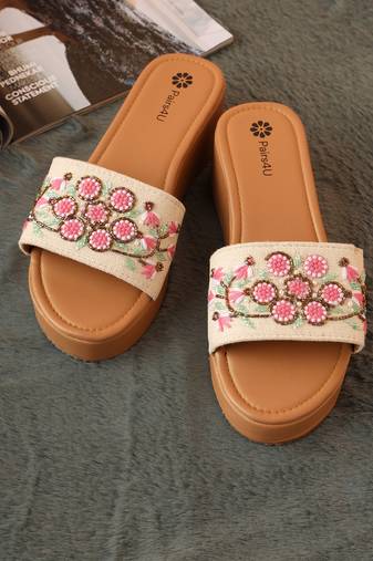 Women embellished embroidered canvas slip on platform heel