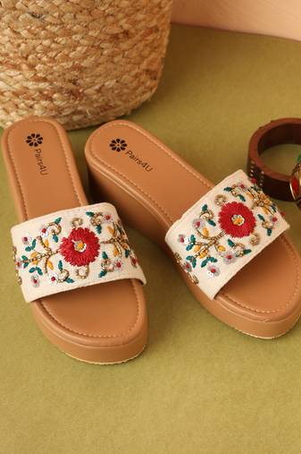 Women embellished embroidered canvas slip on platform heel