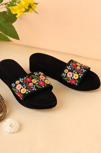 Women embellished embroidered canvas slip on platform heel