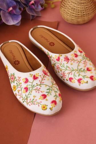 women's embellished embroidered canvas upper slip on mojaris
