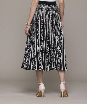 Black arabesq printed pleated skirt by label ritu kumar 2