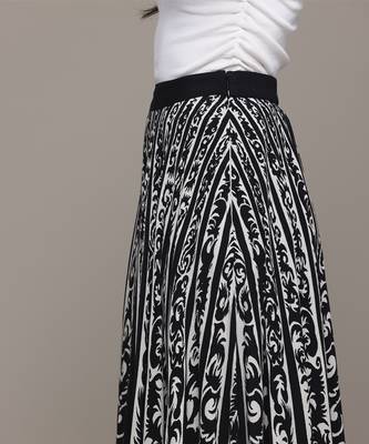 Black arabesq printed pleated skirt by label ritu kumar 3