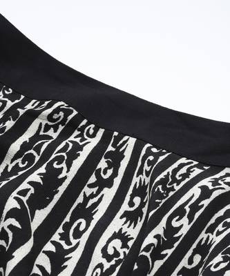 Black arabesq printed pleated skirt by label ritu kumar 4