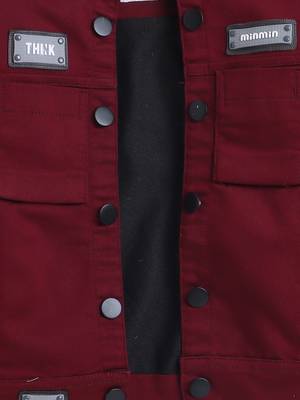 Maroon printed t-shirt with front pocket denim jacket 5