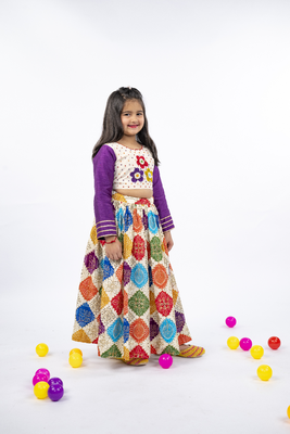 off white embroidered lehenga with yellow dupatta 4