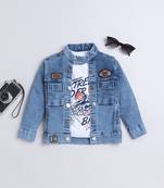 Light blue printed t-shirt with front pocket buttoned denim jacket