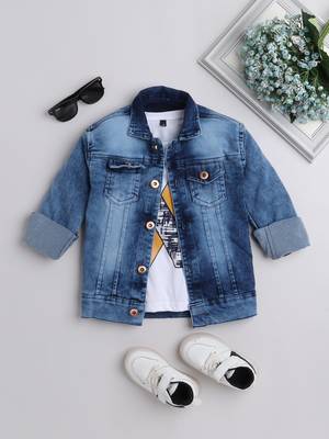 Blue printed t-shirt with buttoned denim jacket 1