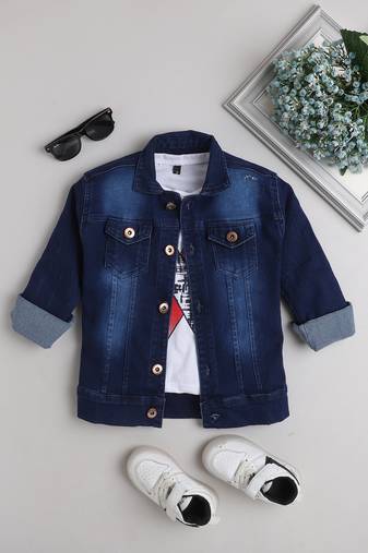 Navy blue printed t-shirt with buttoned denim jacket