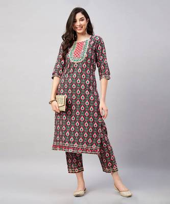 Winered woman navy blue patch gota detailing at neck kurta set 1