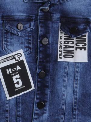 Blue printed t-shirt with front pocket denim jacket 5