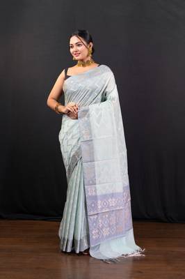 Banarasi chanderi cotton saree in green with dual shade and zari border 1