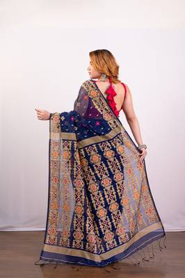 Navy blue cotton jamdani saree with beige  woven motifs 3