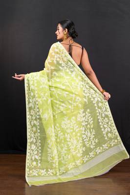 Bright green cotton jamdani saree with offwhite leaf jaal motifs 3