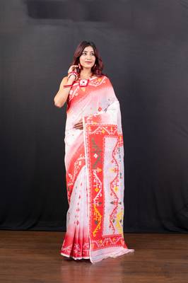 Offwhite and red cotton jamdani saree with multi woven motifs 2