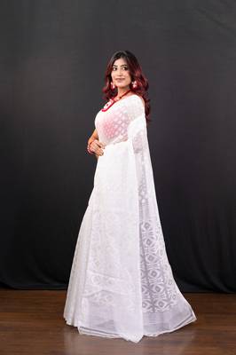White cotton jamdani saree with self woven motifs and golden booti 2