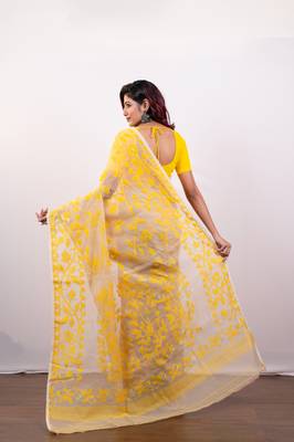 Beige cotton jamdani saree with yellow leaf jaal motifs 3