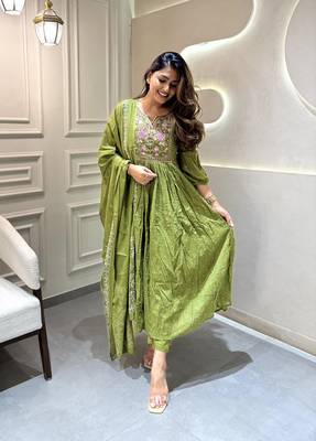Green Women's Cotton Pleated Kurta Pant and Dupatta Set 1