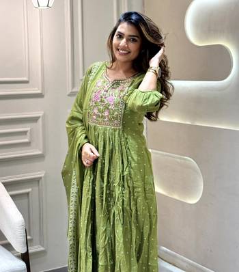Green Women's Cotton Pleated Kurta Pant and Dupatta Set 3