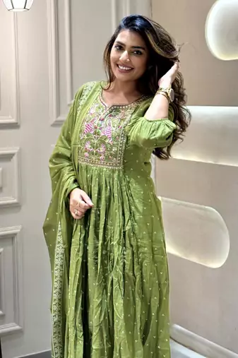 Green Women's Cotton Pleated Kurta Pant and Dupatta Set