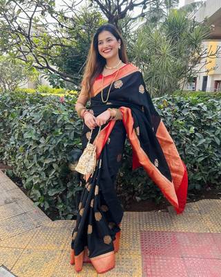 Black art silk zari sarees with blouse 1