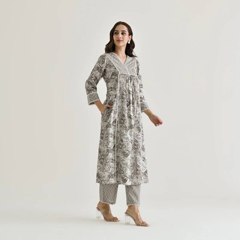 Women's Rayon Slub Fabric Printed Straight Kurta and Pant