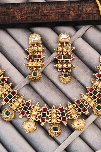 Traditional indian necklace set with earrings, gold-plated, red and green stones, kundan style
